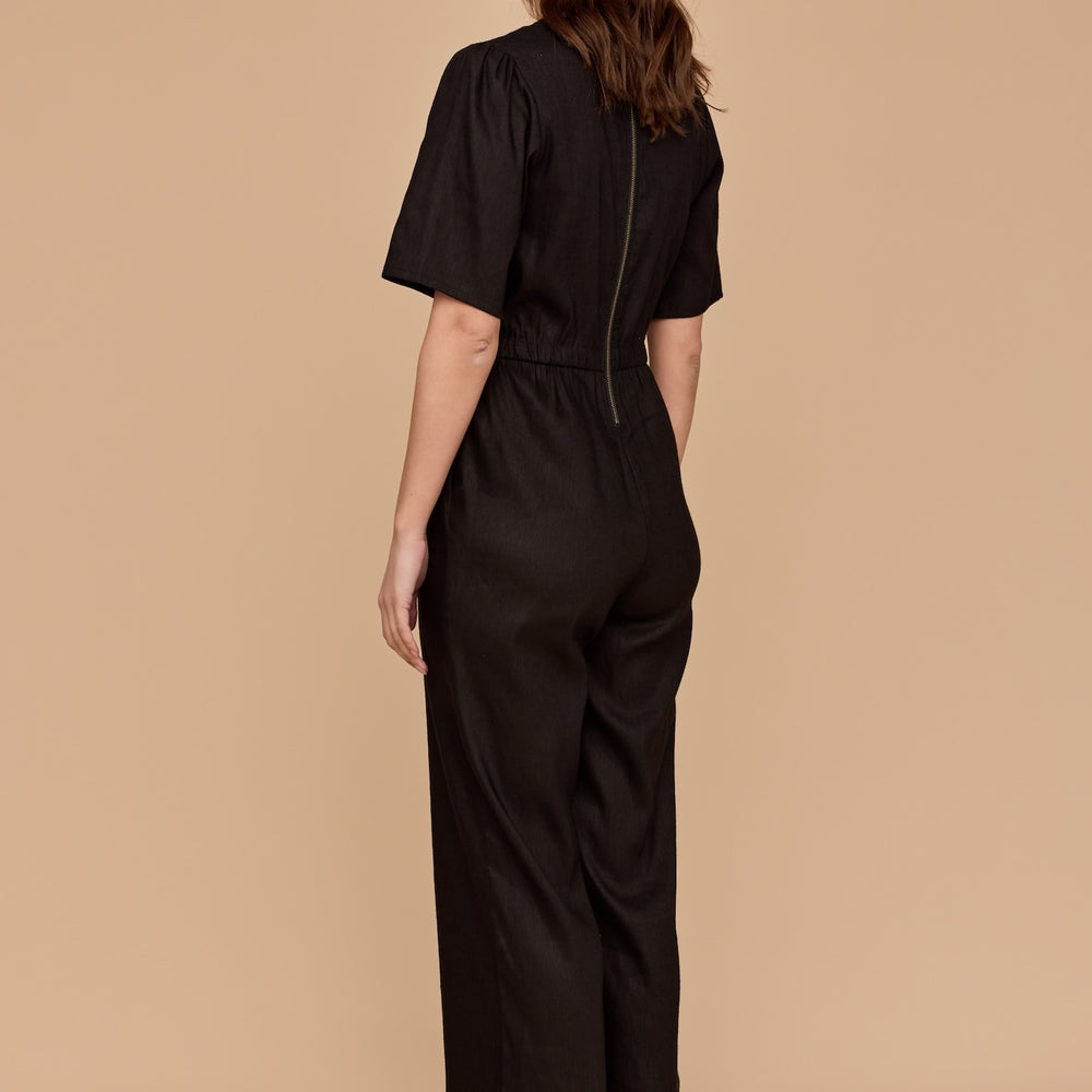 
                      
                        WHOLESALE - BLACK V Neck Sleevie Wonder Jumpsuit
                      
                    