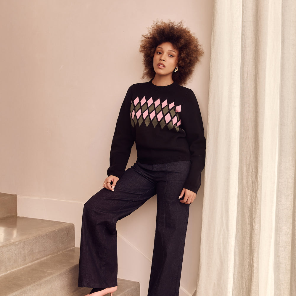 
                      
                        DIAMOND Knit Jumper
                      
                    