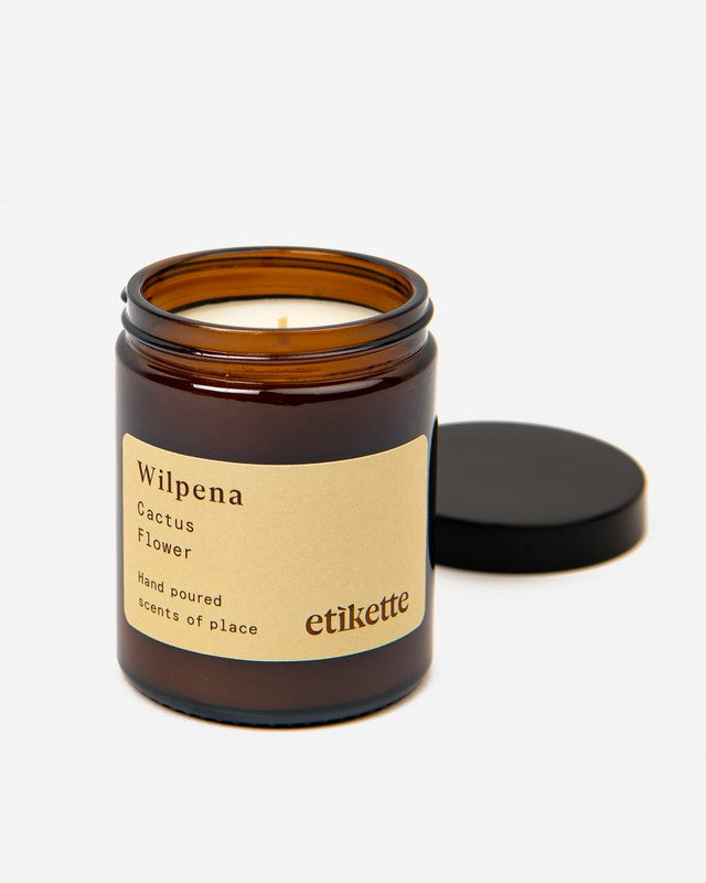 
                      
                        Wilpena // Cactus Flower Etikette Candle
                      
                    