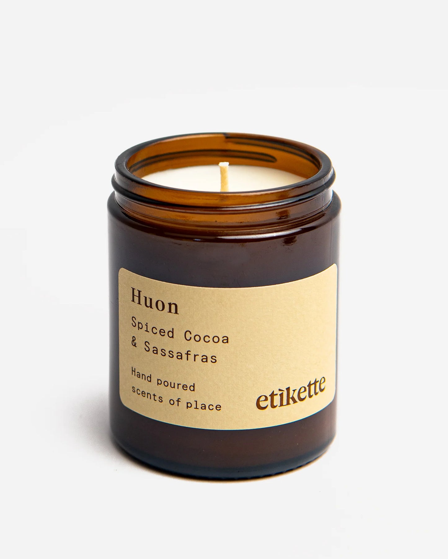 Huon // Spiced Cocoa + Sassafras Etikette Candle