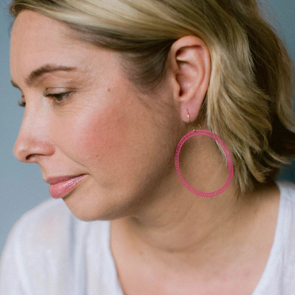 DASH OVAL Earrings in Raspberry