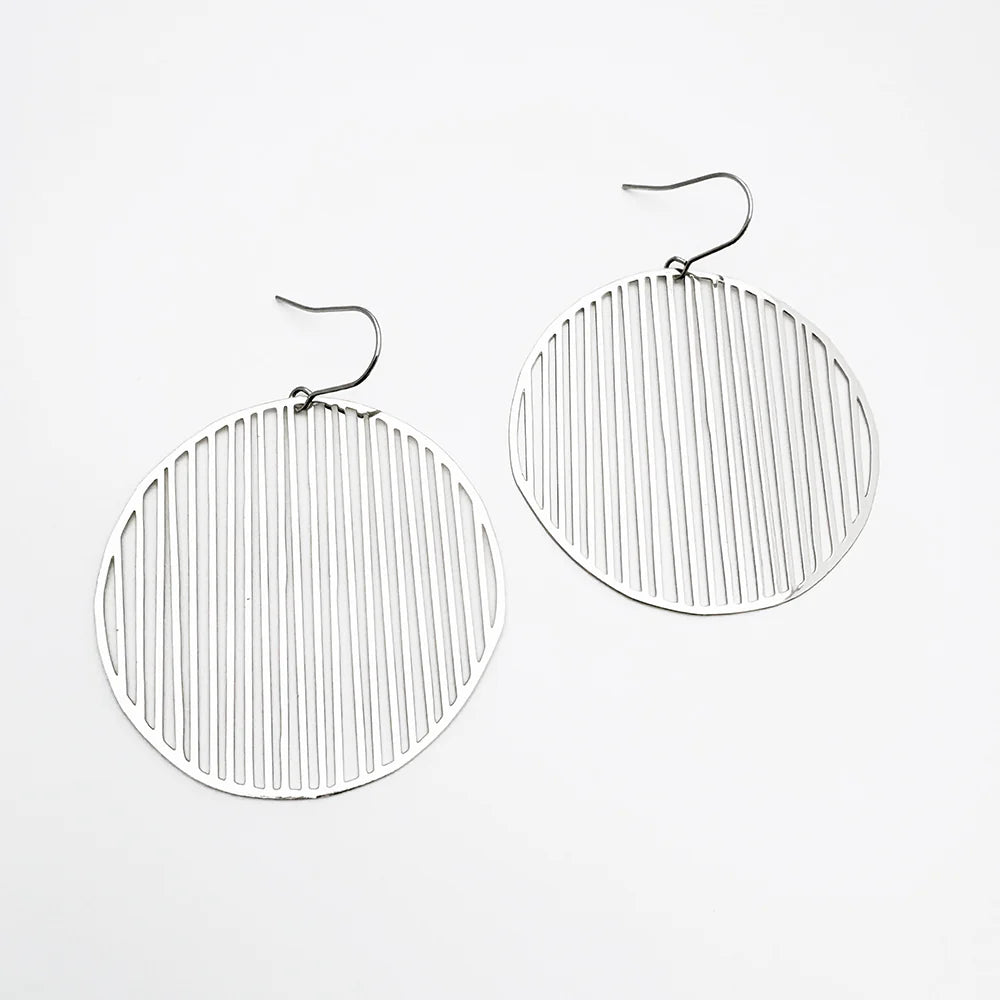 LINE DISC Earrings in Silver